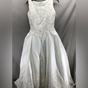 Elegant Ivory Lace Wedding Dress